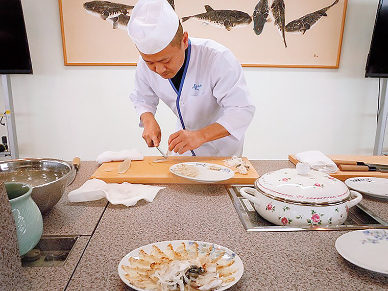 Fugu-blowfish cooking experience